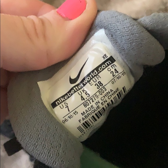 SOLD Nike fitness sneakers! - Picture 3 of 3